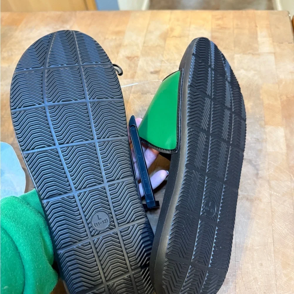 Oregon Ducks Men’s Sz 11/12 Slide Sandals Slip On Green and Black Brand New